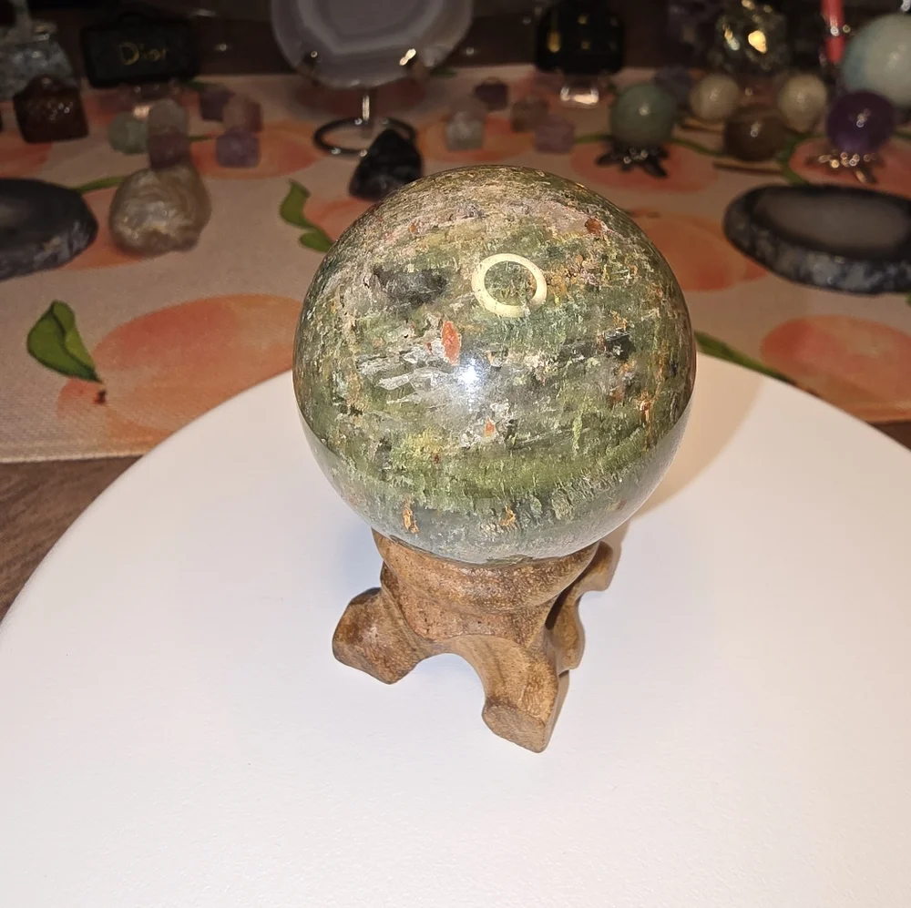 Full garden quartz crystal sphere - Picture 5 of 9